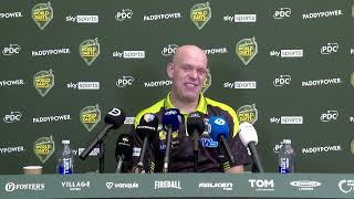 Michael van Gerwen reageert op zijn derde ronde-zege tegen Arno Merk