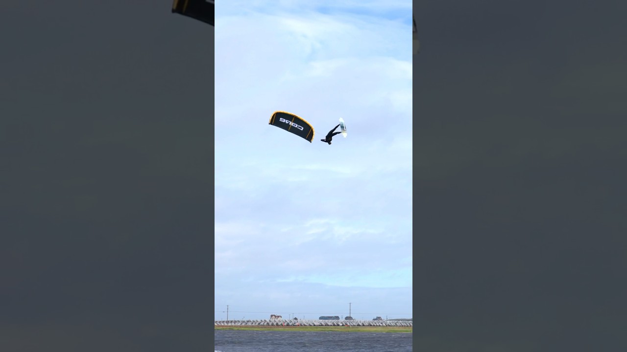 First loop of the session hitting like… // kiteboarding