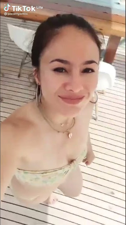 TANTE WULAN LAGI LIBURAN..