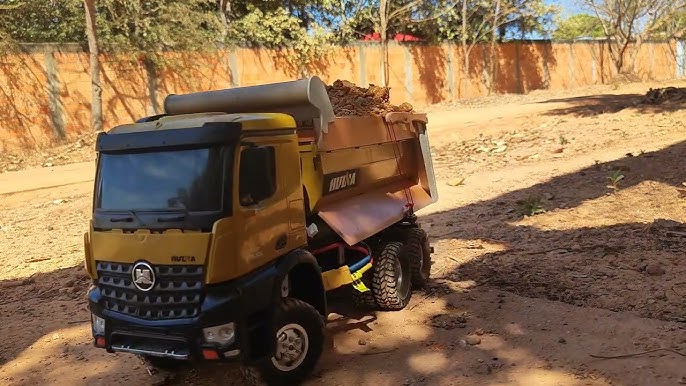 Caminhão Huina 1575 De Controle Remoto Com Garra e Caçamba Móvel