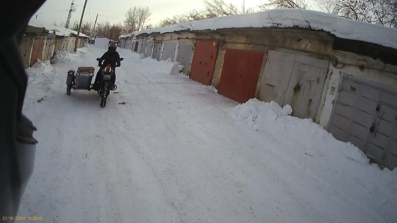 Учу жену водить мотоцикл Урал - YouTube