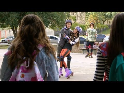 Soy Luna - Matteo y Fernanda patinan y Luna llega (2x12)