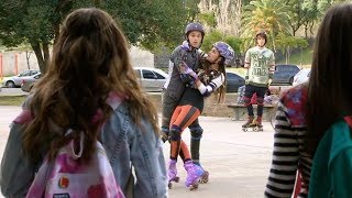 Soy Luna - Matteo y Fernanda patinan y Luna llega (2x12) Resimi