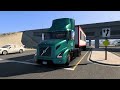 JUGANDO AMERCATRUCK SiMULAiTOR CONUN VOLVO VNRELPRIMER CAMiON⚡ ELETRiCO ⚡LLEVANDO CASETAPREFABRiCADA