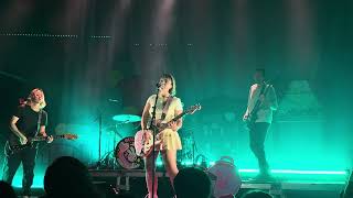 Beach Bunny “Weeds” Houston Texas The Tunnel Vision Tour White Oak Music Hall #houston #weeds