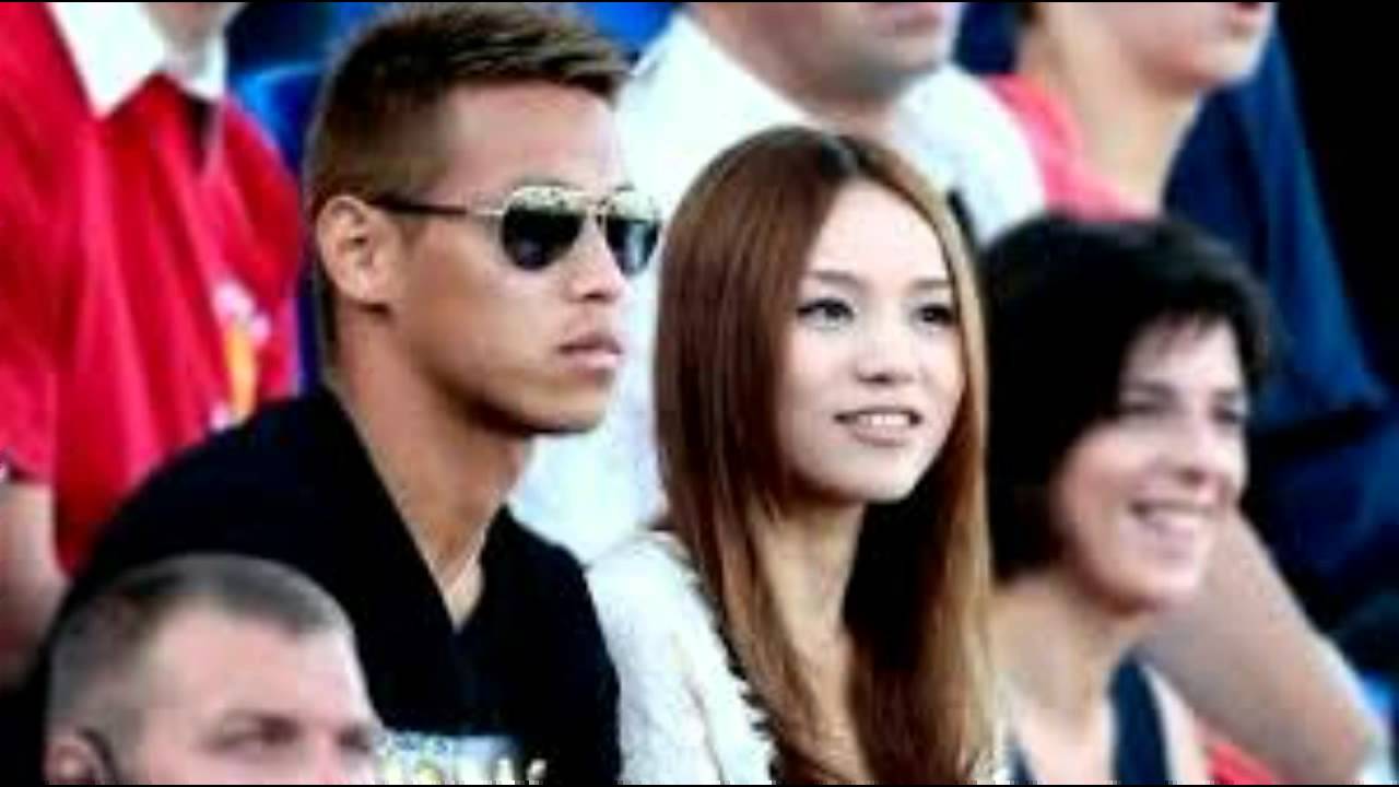 KEISUKE HONDA & BEAUTIFUL WIFE (AC MILAN) YouTube