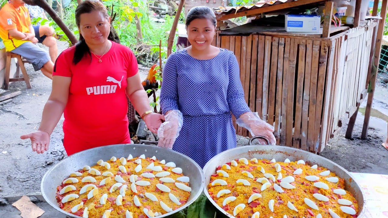 Nagluto Ng Dalawang Malaking Kawali Ng Arroz Valenciana For The Kids And Adults