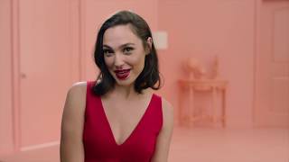 Details Gal Gadot for REVLON News
