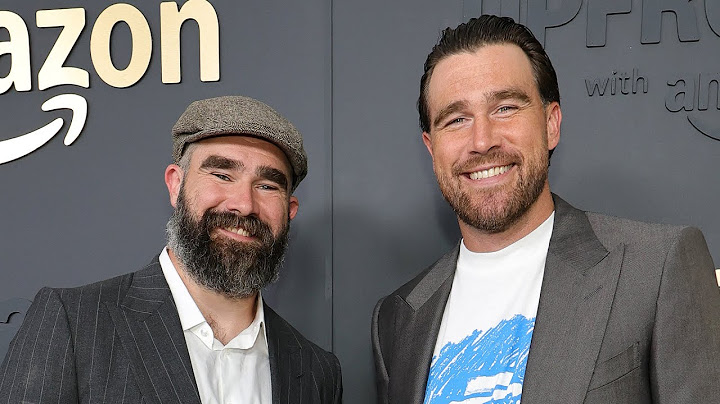 Watch Travis Kelce & Jason Kelce SING & Dance In Karaoke Contest