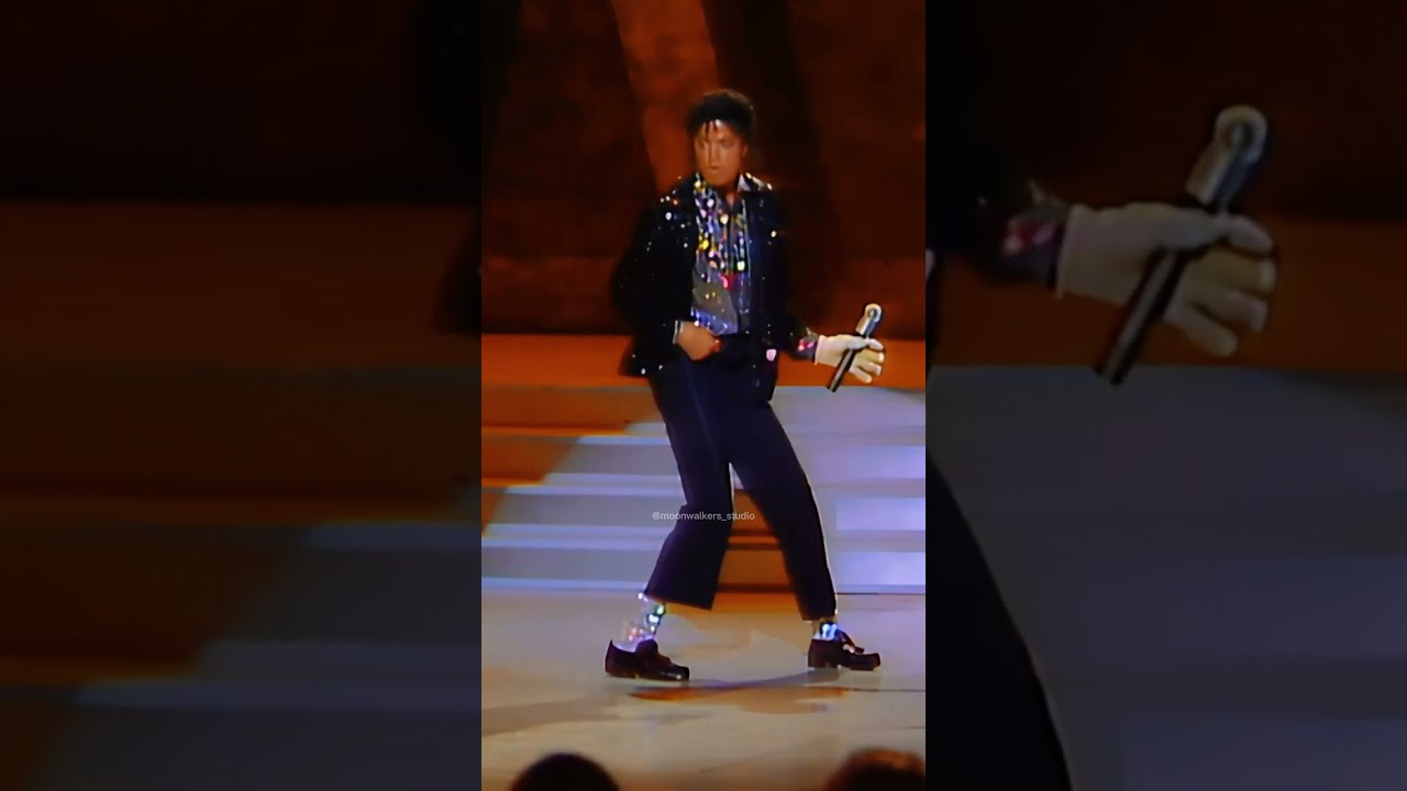 First Ever Michael Jackson Moonwalk | Motown 25 adlı videoyu YouTube'da izle First Ever Michael Jackson Moonwalk | Motown 25 adlı videoyu YouTube'da izle