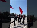 На площадь вынесли Государственный флаг Российской Федерации и Знамя Победы
