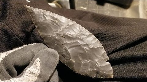 1037 - Hornstone Slab Flintknapping Part 1/4