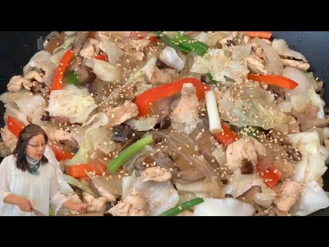 Thaistirfriedvermicellichi Thai noodles salad 
