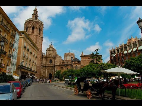 Places To See In Valencia Spain Plaza De La Reina Youtube