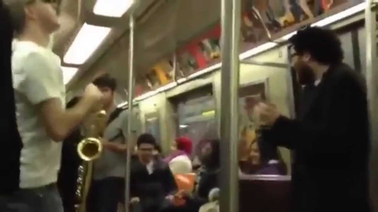 [Saxophone] Saxophones meet in New York Subway YouTube