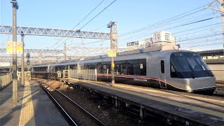 小田急ロマンスカーEXEα（エクセアルファ 30000形電車）特急はこね29号、神奈川県の小田原駅に到着。ODAKYU Romancecar Odawara Station JAPAN TRAIN