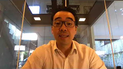 Quais são os problemas que resultam da contração e da tensão de polimerização durante a cura de compósitos restauradores?