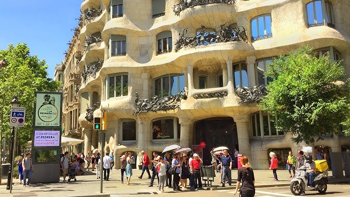 Passeig de Gràcia - Barcelona's most luxurious shopping street 