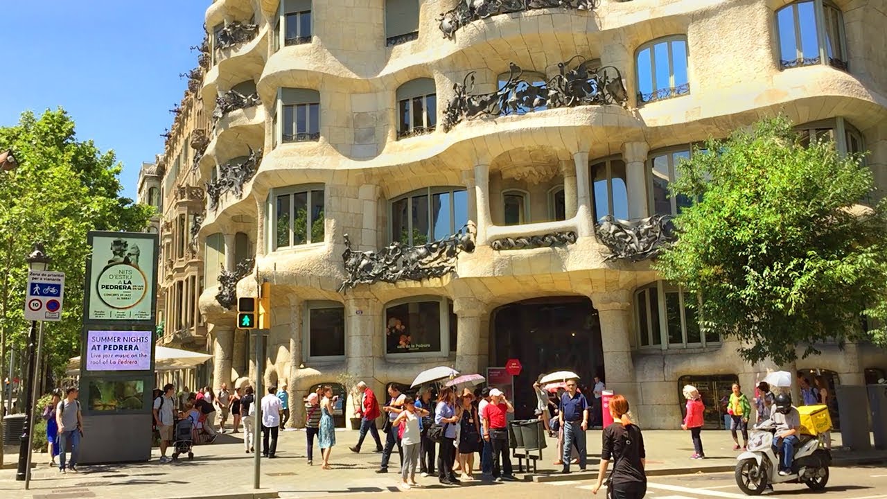 Barcelona 2023 - Passeig de Gracia - Paseo de Gracia street Barcelona