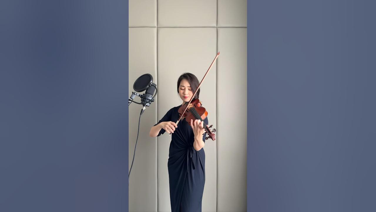 Kalo lagi suasana Christmas gini paling enak ngapain? #violinist #violincover #carolofthebells Kalo lagi suasana Christmas gini paling enak ngapain? #violinist #violincover #carolofthebells