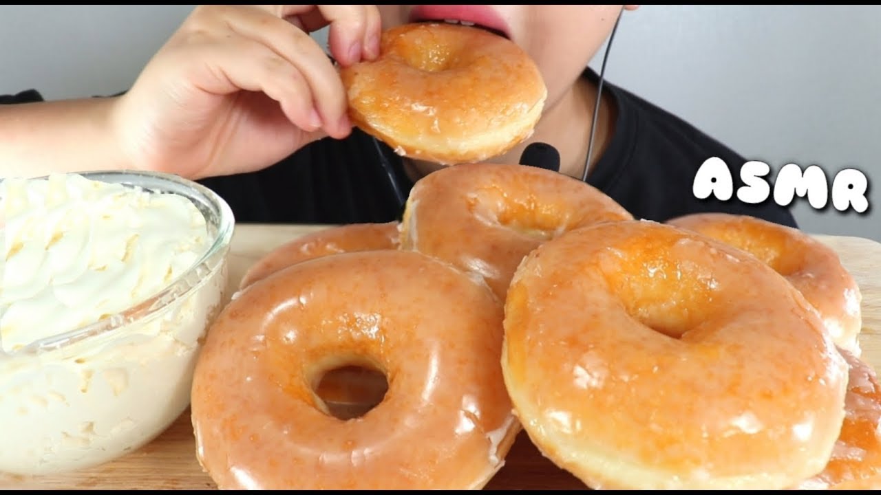 ASMR krispy glazed doughnut&Whipped cream크리스피 글레이즈드 도넛&휘핑크림 리얼사운드 먹방 โดนัท ドーナツ eating sound mukbang
