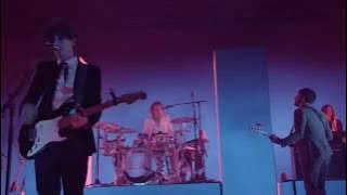 Download lagu THE 1975 - SHE'S AMERICAN 🇺🇸