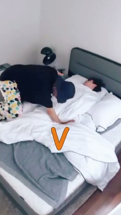 The way J-Hope wakes up Taehyung from sleep 🤩😯