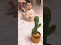 【Tiktok】真似するサボテンのおもちゃにビックリする赤ちゃん