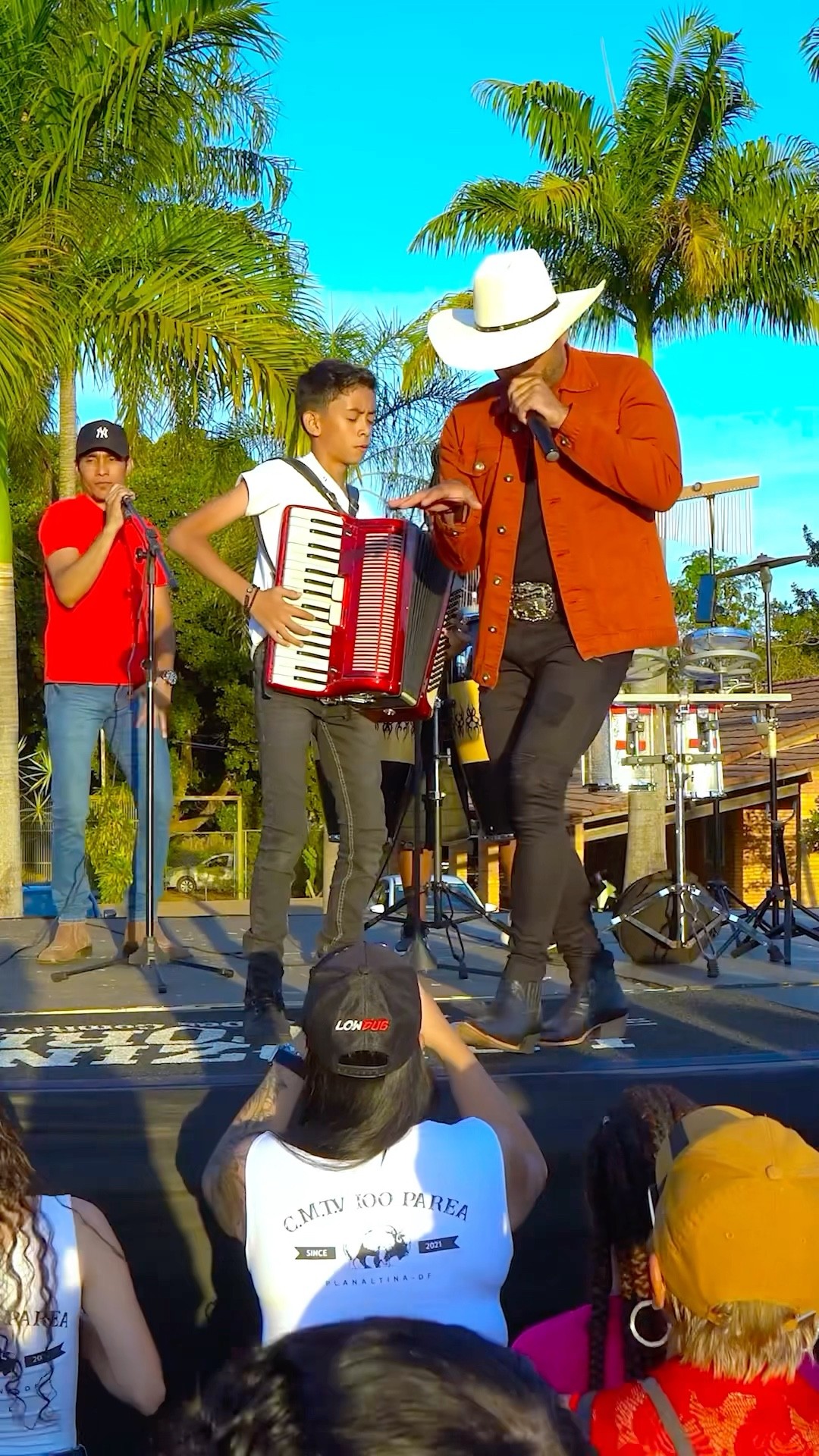 Leãozinho do forró o cantor das comitiva estourado com a música forró do meu Goiás quem gostar