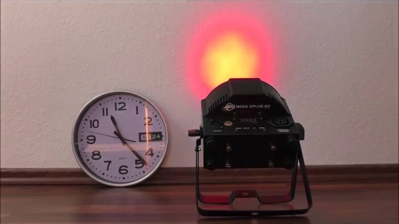 American DJ  Mega QPlus GO  AKKU Flat PAR Spot mit 5x 4 Watt, 4 in 1 Quad LEDs