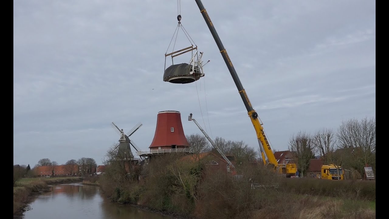 Arbeiten an der roten Mühle in Greetsiel beginnen