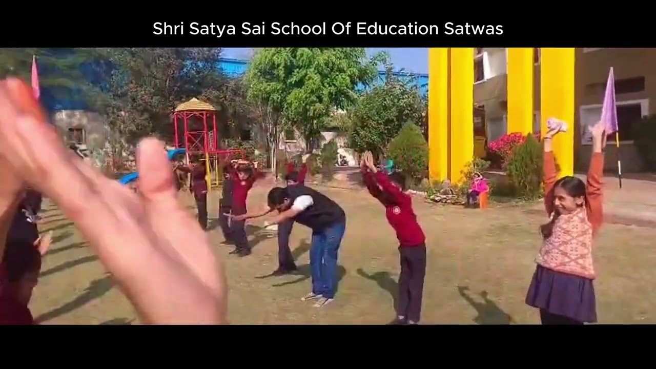 सामुहिक सूर्य नमस्कार कार्यक्रम श्री सत्य साईं स्कूल सतवास 