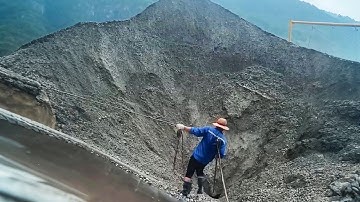 Barge Unloading 3000 Tons Of Sand -  Smooth Flow - Relaxing Video