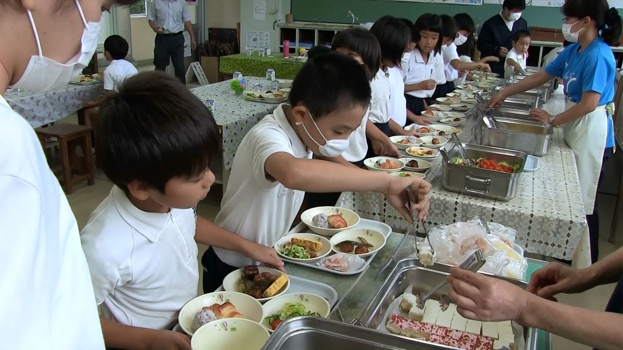 種子島の学校活動：現和小学校バイキング給食