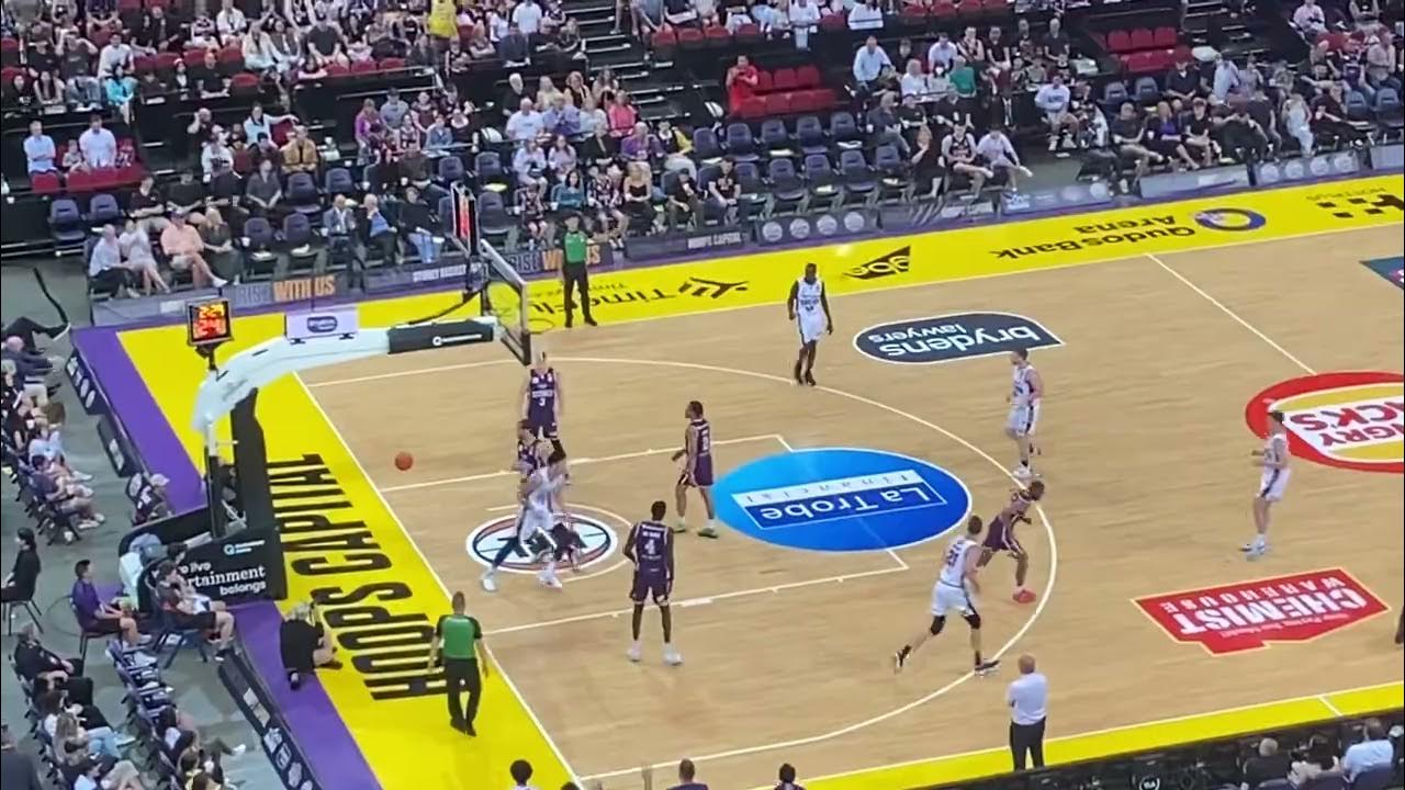 Kai Sotto Slamdunk, Adelaide 36ers vs Sydney Kings YouTube