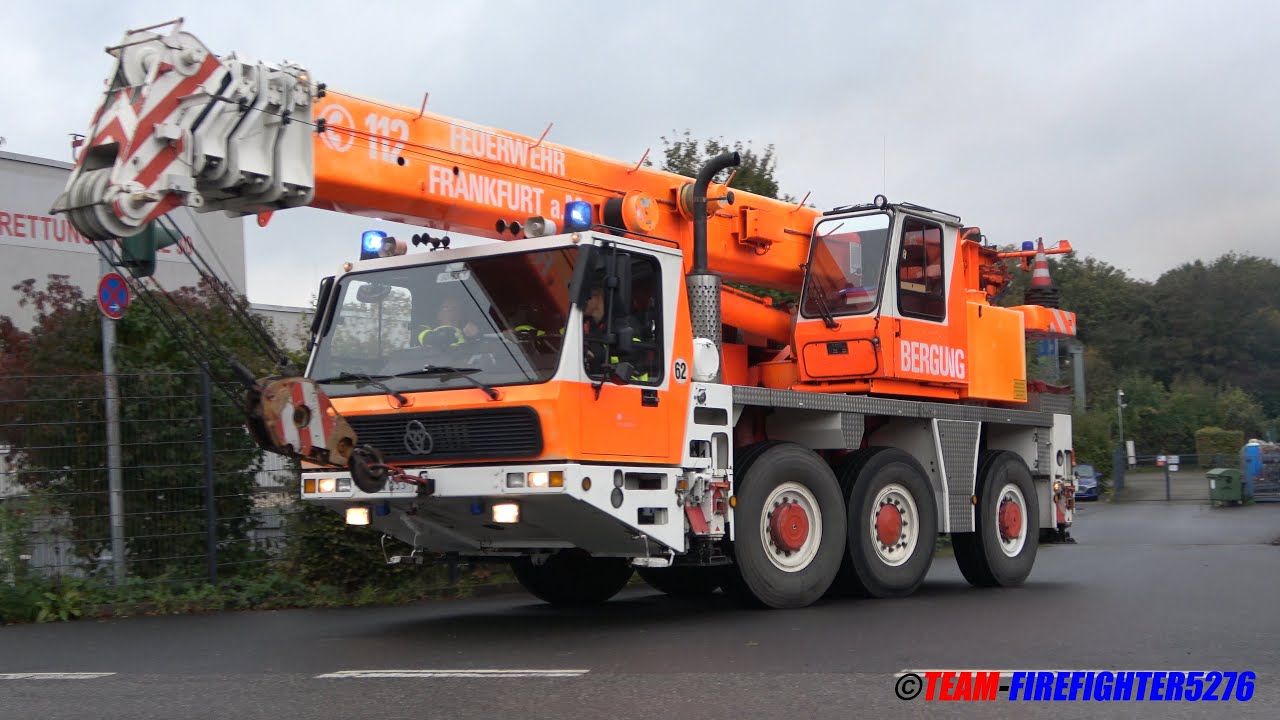 Manche Freuerwehrleute nutzen Autodachaufsetzer, um schneller zur  Feuerwache zu kommen