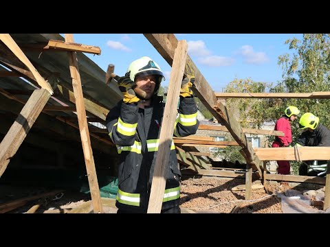 Рятувальники проводили розбір завалів житлових будинків на деокупованих територіях Харківщини