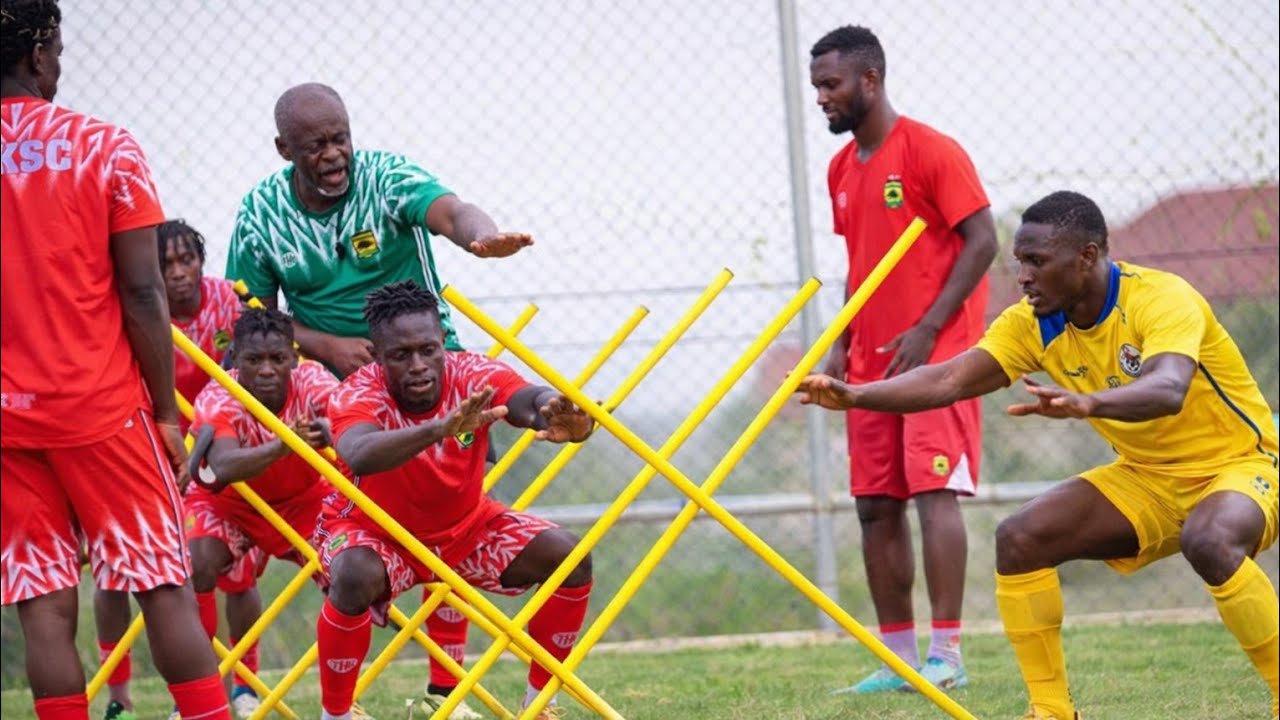FROM AJ: COACH AND KOTOKO PLAYERS DOING THIS IN TRAINING...PLAYER READY TO SIGN KOTOKO CONTRACT