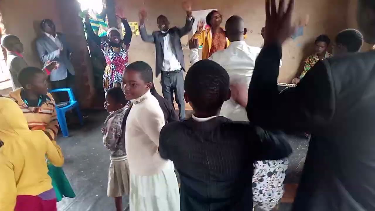 NTHAWI YOMUIMBILA NDIKUMUTAMANDA PAMOZI NDI KUMUVUNILA NAMALENGA.