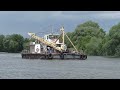 Самоходный плавучий дноочистительный кран  ДТС-1 Проект: 306К идет вниз по Москва-реке
