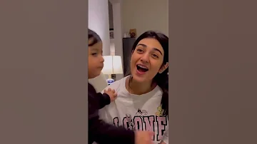 Sarah khan apni beti ka sath mastiyan 😘😍❤️#sarahkhan#falakshabir#shorts#viral#arzooshorts