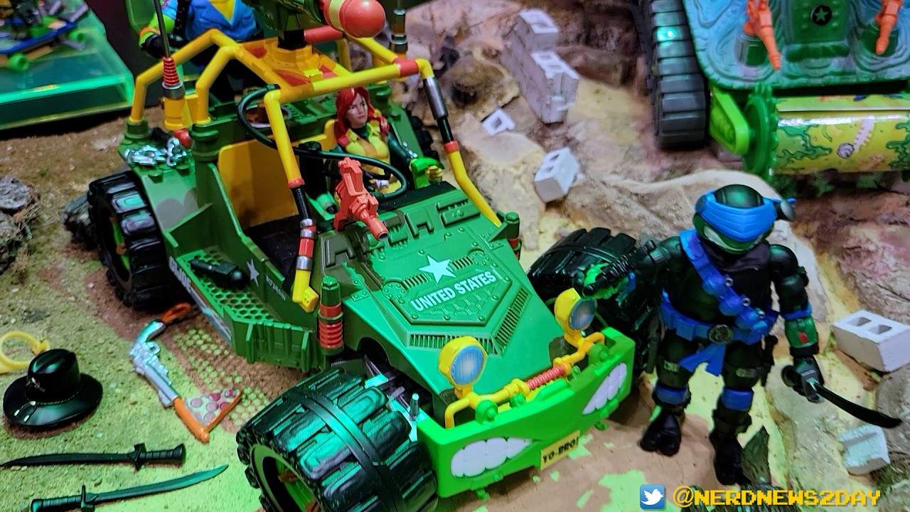 TMNT на Нью-Йоркской ярмарке игрушек 2016 — солдат Джо TMNT и Годзилла