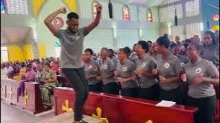 MT. FRANSISKO WA ASIZI (SFAT) TIA- NIMEFUFUKA NA NINGALI PAMOJA NAWE (live performance)