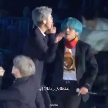 Bts Taehyung untie his tie during Idol performance at SMA (hot)