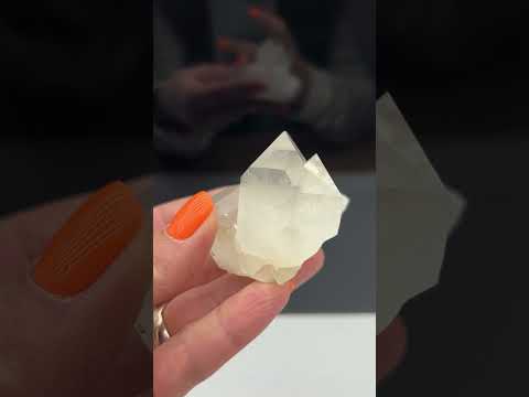 КВАРЦ, гірський кришталь Бразилія - ​​натуральний камінь кристал, видео 1