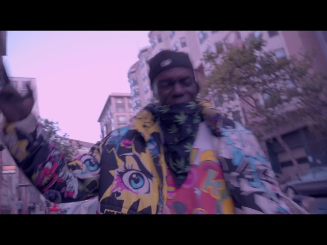 Regarder le vidéoclip de {trackName} par {artistName}