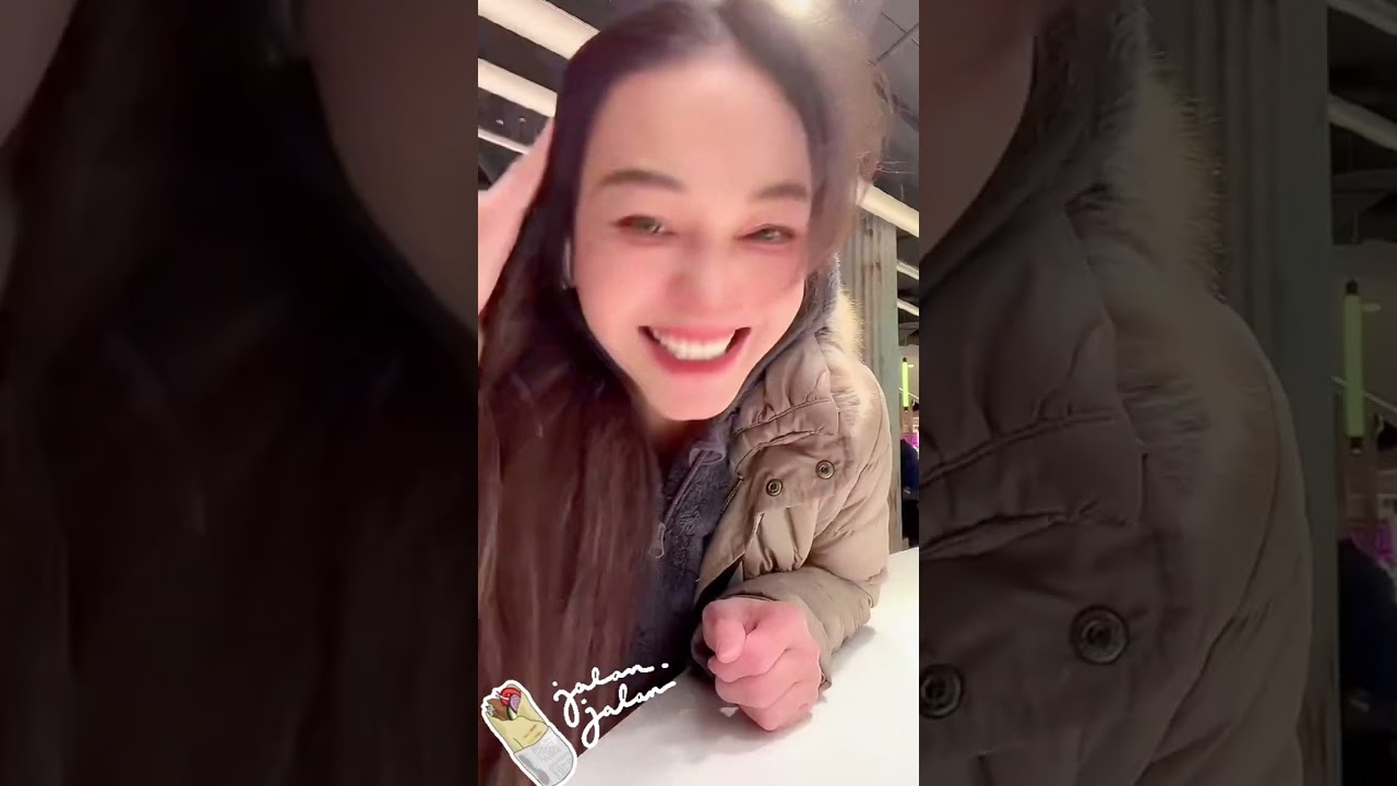 Bunda Jalan Jalan Cari Makan Sampai Bertemu Pemuda Ganteng