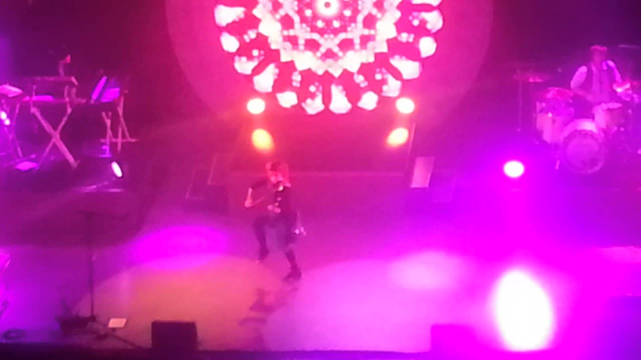 Lindsey Stirling LIVE Electric Daisy Violin YouTube