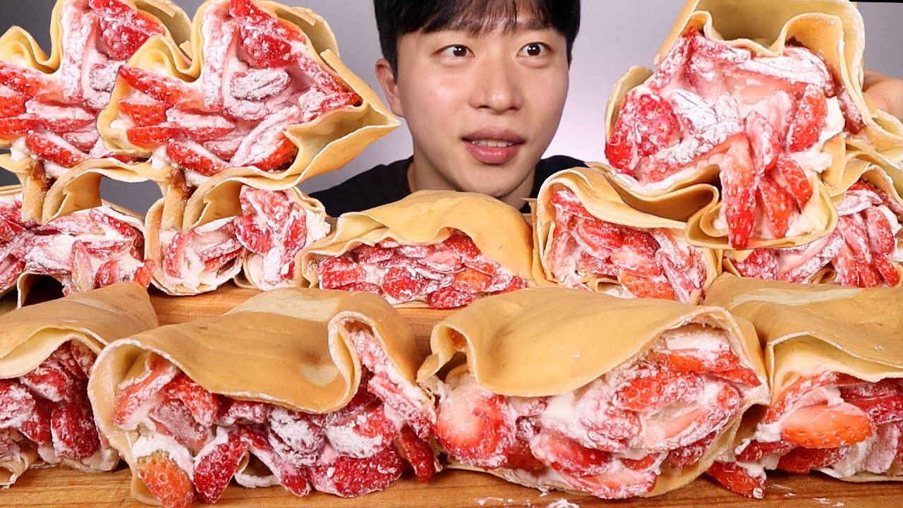 새콤달콤한 딸기 크레페~! 배부르게 먹어보겠습니다!! 먹방 ASMR MUKANG Strawberry crepe eating show