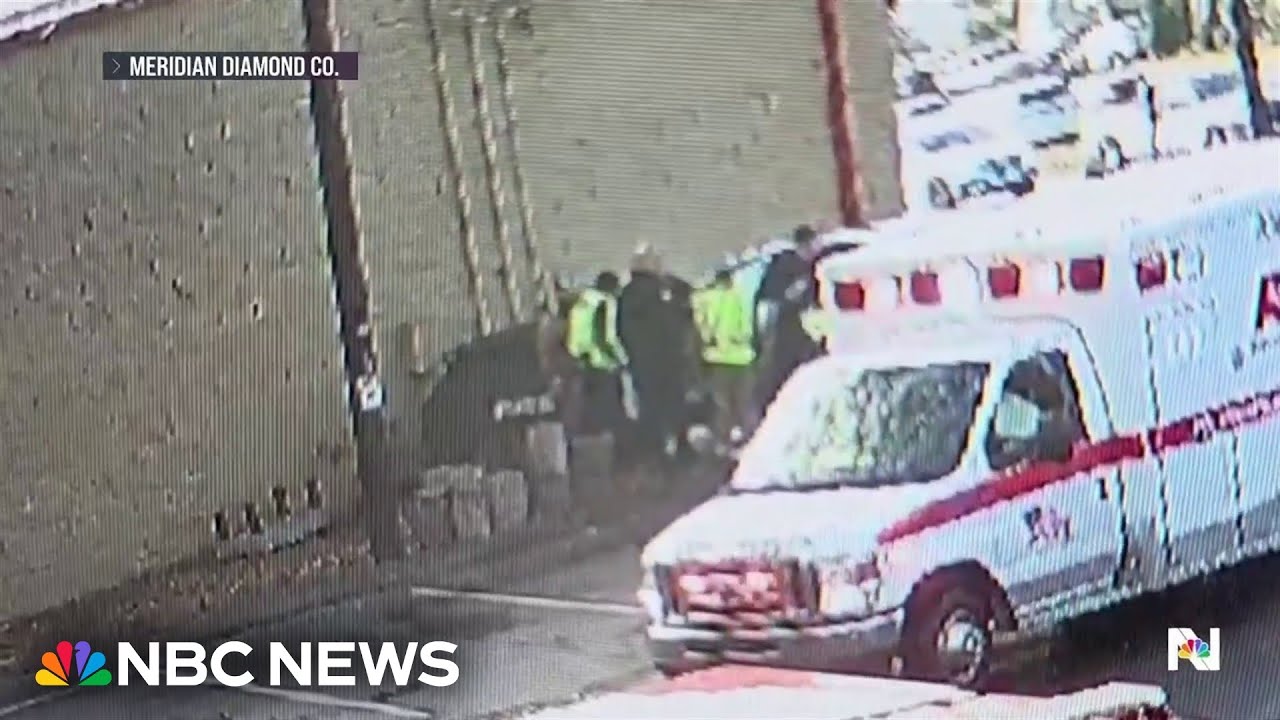 Doctor rushes to save driver having medical episode behind the wheel